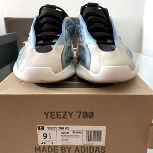 YEEZY 700 MEN 9.5